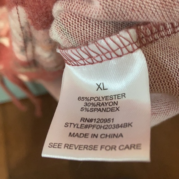 4/$15 Moondance  Maroon Floral Top XL - Picture 7 of 10